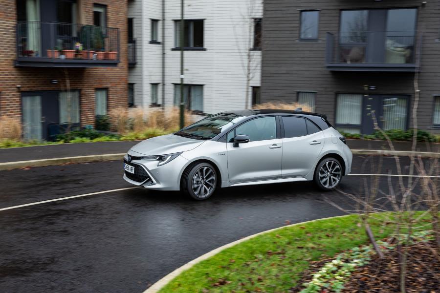  Toyota Corolla Hybrid 2019 года  (UK) (фото 31 из 40)